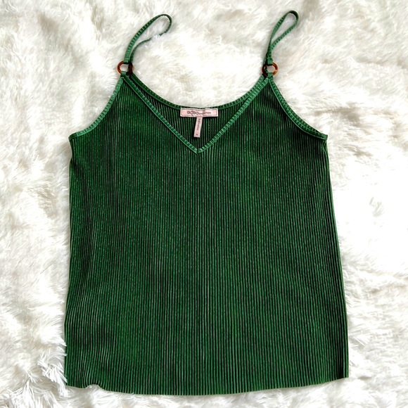 BCBGeneration Tops - NWOT! BCBG green pleated camisole size XS